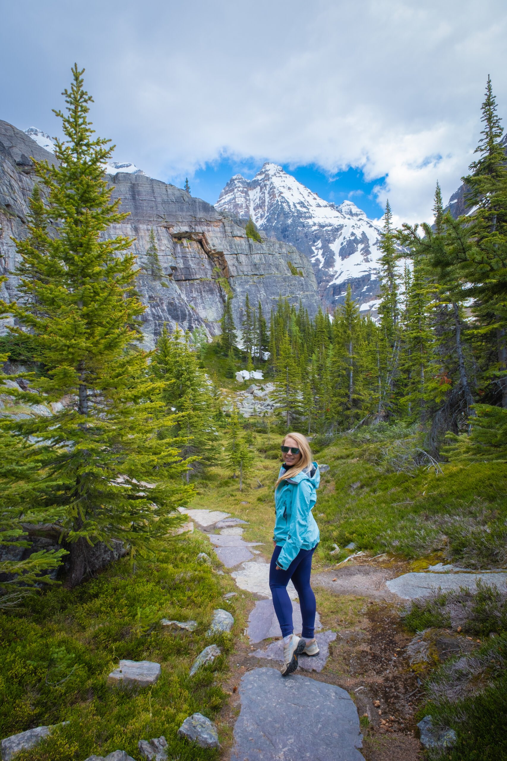 BEST Hiking Clothes For Women (Hiking Outfit Ideas)  Hiking outfit, Best hiking  clothes for women, Banff