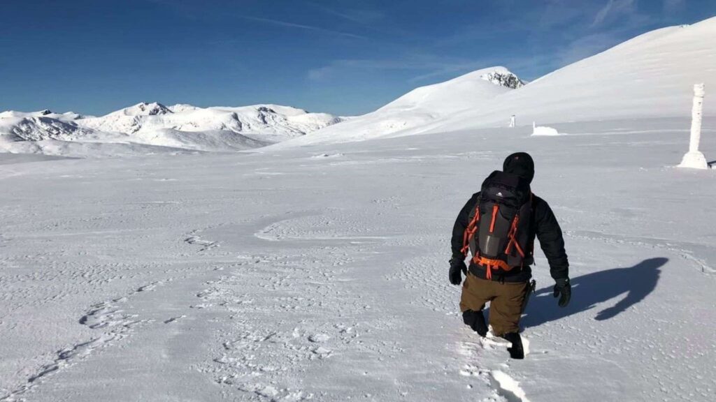 Hiking In The Snow 10 Helpful Tips To Know Before You Adventure!