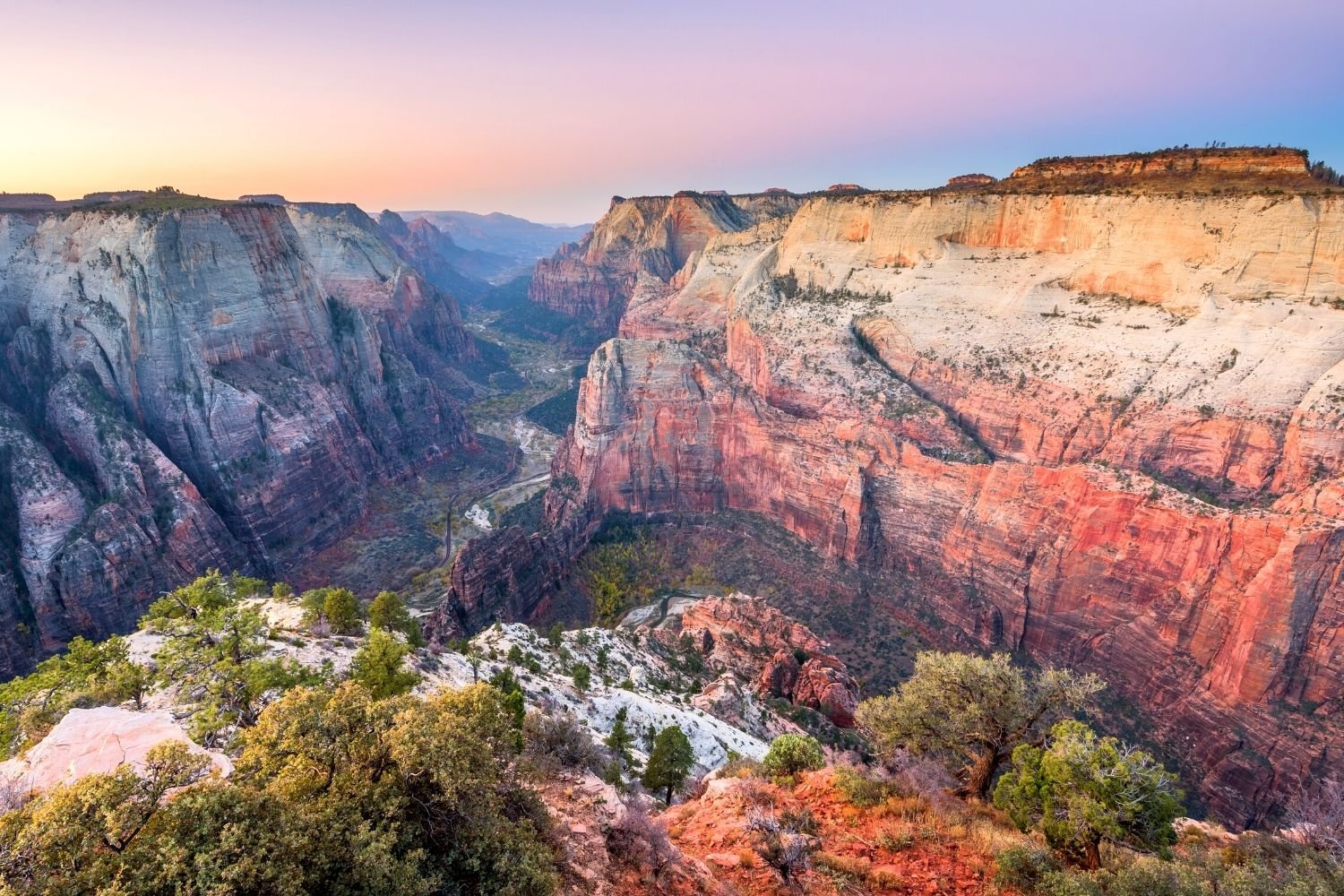 Hike in Zion to Obersation Point