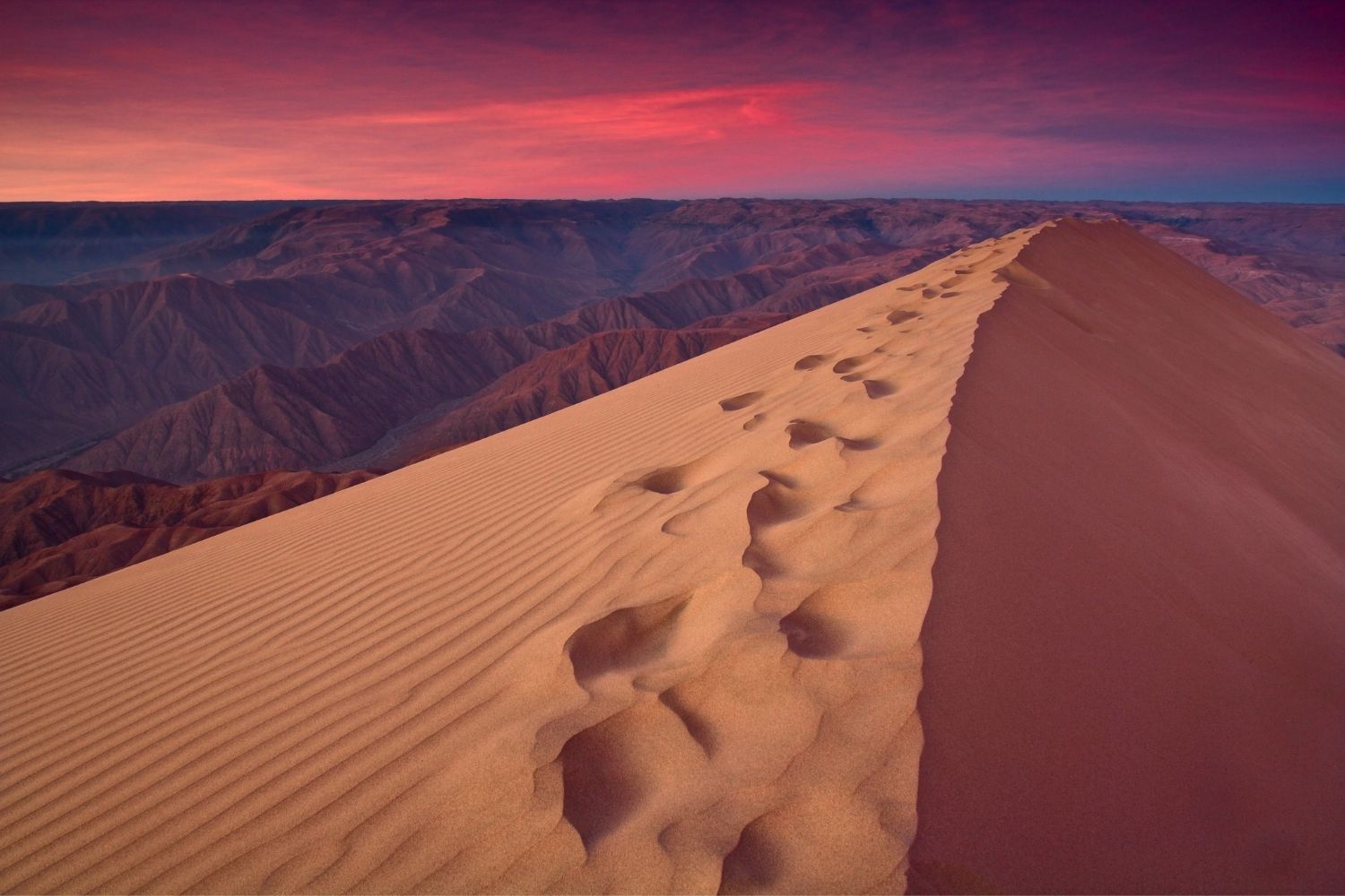 The highest sand dune in the world is in Peru