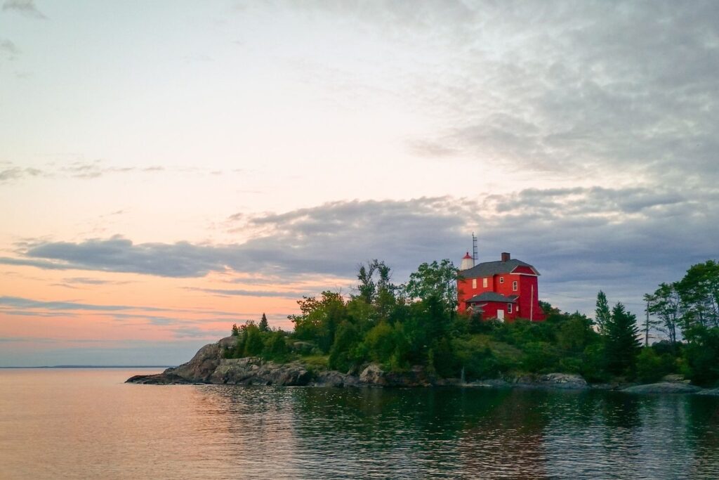 41 Fun & ROMANTIC Getaways In Michigan For Couples