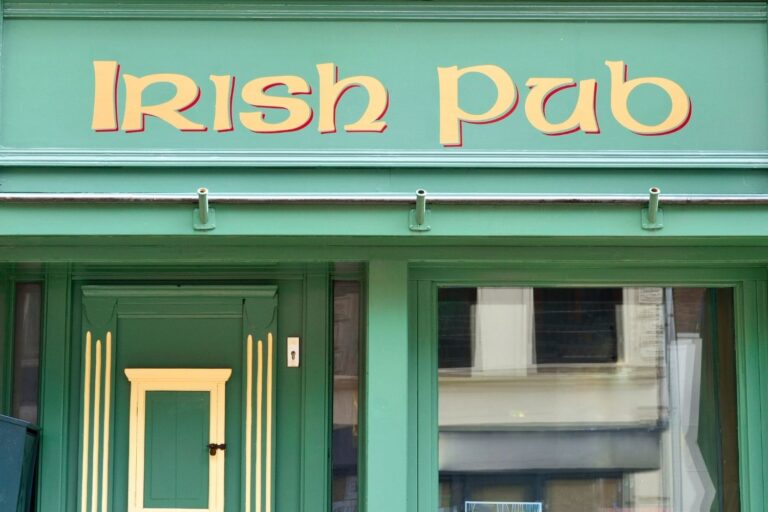 12 Top Galway Pubs And Bars For A Guinness