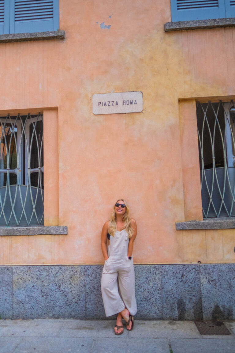 BEST Travel Clothes For Women (Sample Travel Outfits 2024)