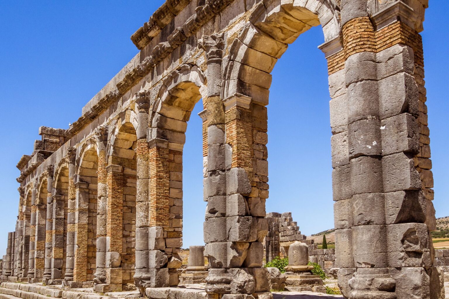 40 FAMOUS Ancient Ruins & Landmarks In The World